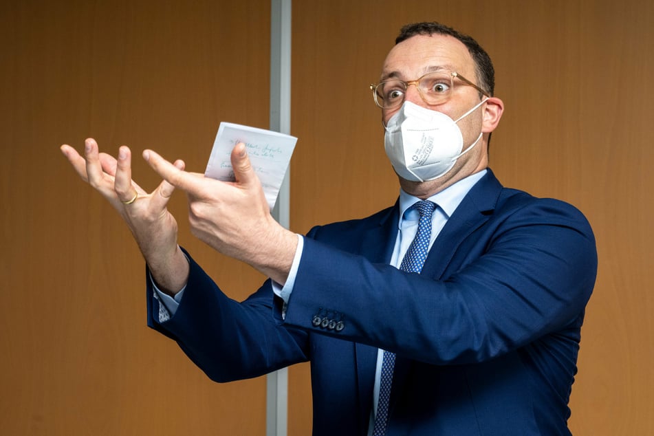 Bundesgesundheitsminister Jens Spahn (41, CDU) will sich mit Vertretern der von der Corona-Pandemie ausgebremsten Berliner Club-, Kultur- und Veranstaltungsbranche austauschen.