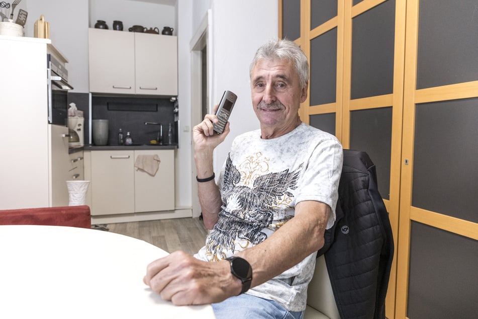 Wolfang B. (75) berät ehrenamtlich Rentner. Er wird nicht müde, vor solchen Betrüger-Maschen zu warnen. "Es gibt noch viel zu viele Menschen, die darauf reinfallen."