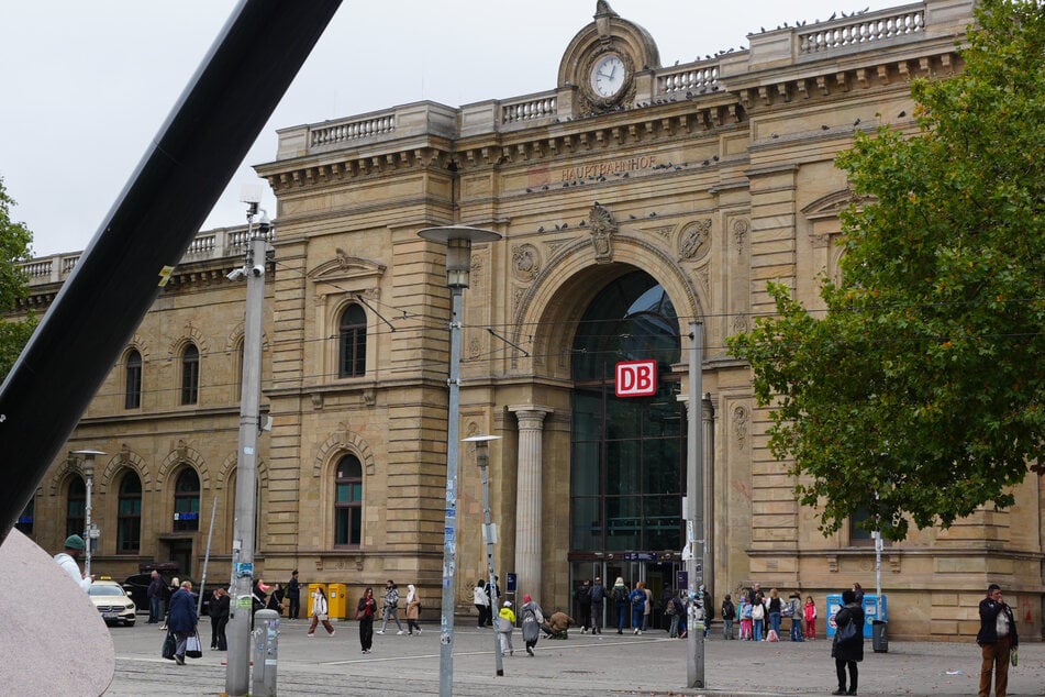 Betrunkenes Paar randaliert am Hauptbahnhof: Polizei braucht Verstärkung