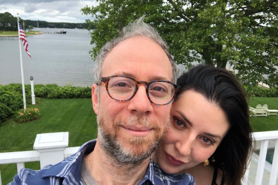 Kevin Sussman (52) hat seine geliebte Addie Hall geheiratet!