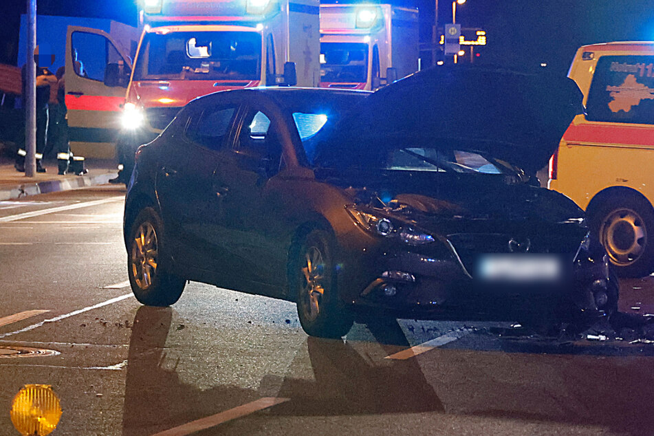Kreuzungs-Crash in Chemnitz: Mazda kracht mit Mercedes zusammen