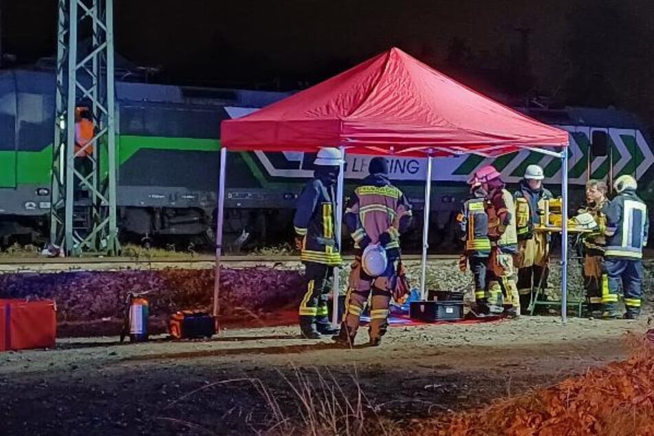 Einsatz am Güterbahnhof: Kerosin-Leck legt Bahnstrecke Landshut - Passau lahm