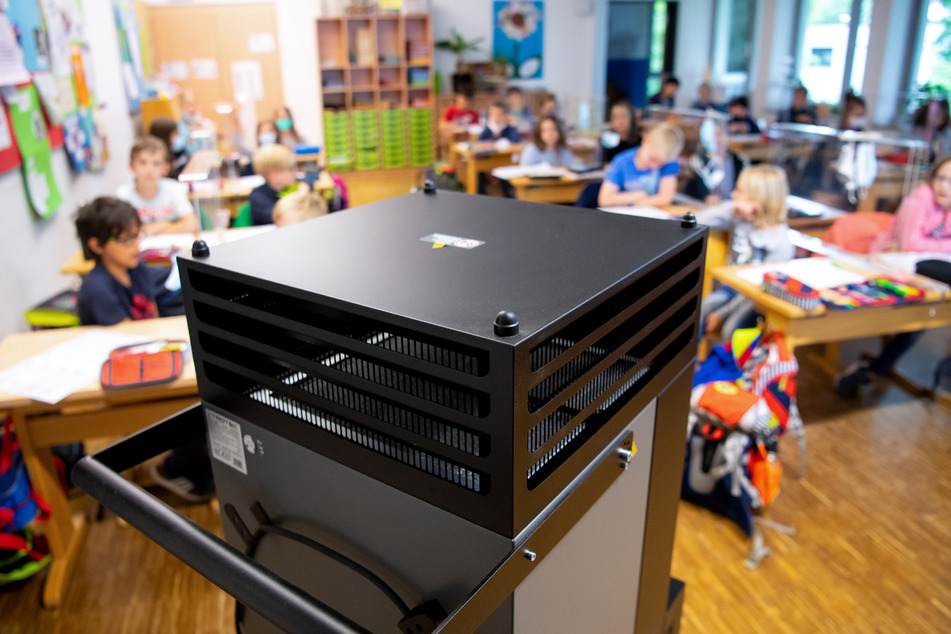 Bereits 5500 Klassenräume an NRW-Schulen sind mit Lüftern zum Schutz vor dem Coronavirus ausgestattet worden.