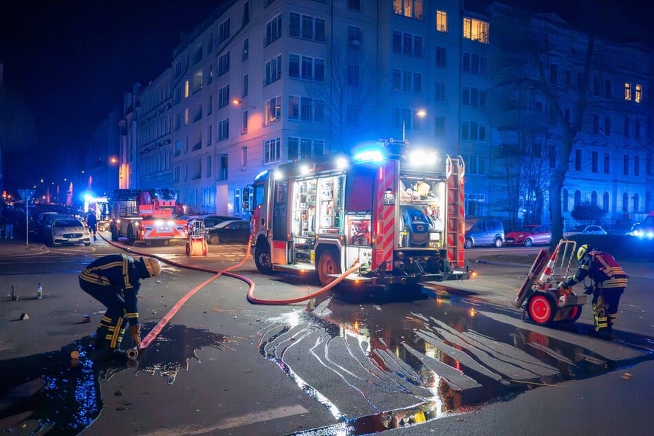 Die Feuerwehr musste einen Balkonbrand in der August-Bebel-Straße löschen.