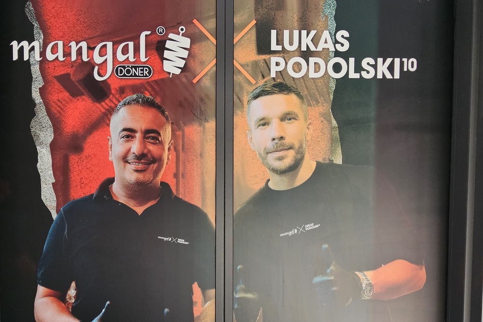 Lukas Podolski (39, r.) ist eine echte Marke.