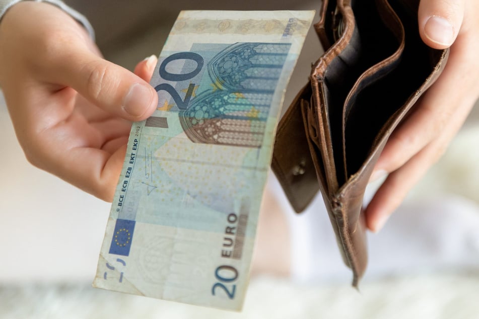 Sechs Zwanziger waren nicht echt: Sachse bezahlt Einkauf mit Falschgeld