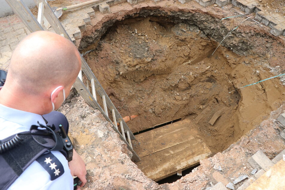 Weil der Tunnel einsturzgefährdet wirkte, wagte sich zunächst niemand in ihn hinein.