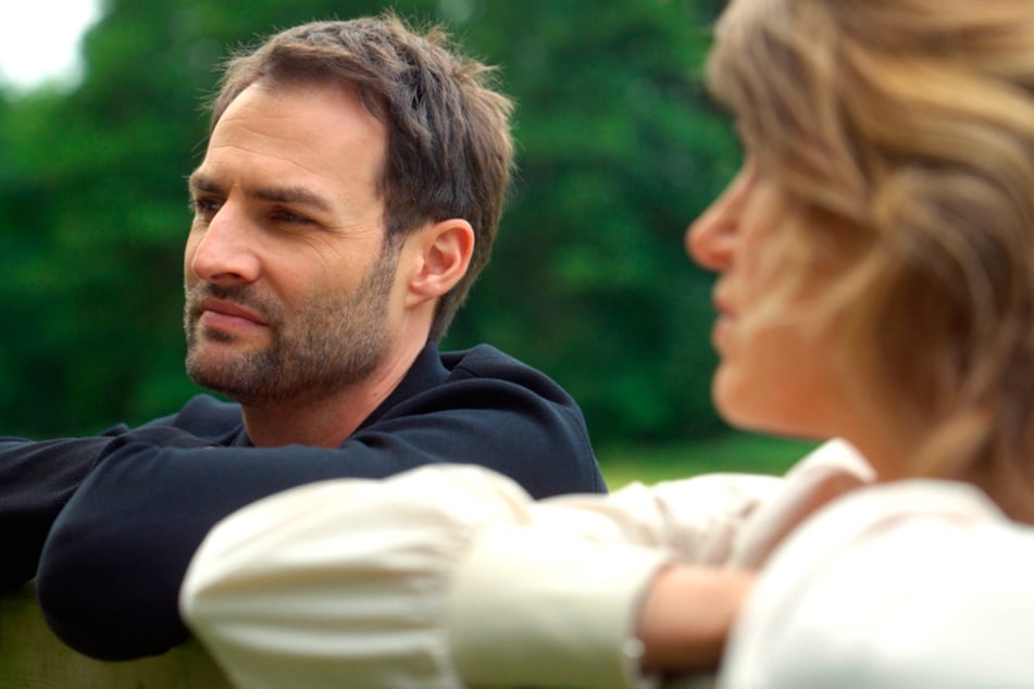 Lou (Eva-Maria Grein von Friedl, 45) und Daniel (Daniel Fritz, 40) verarbeiten noch, dass Jess (Juana Nagel) mit Daniels Kind schwanger ist.