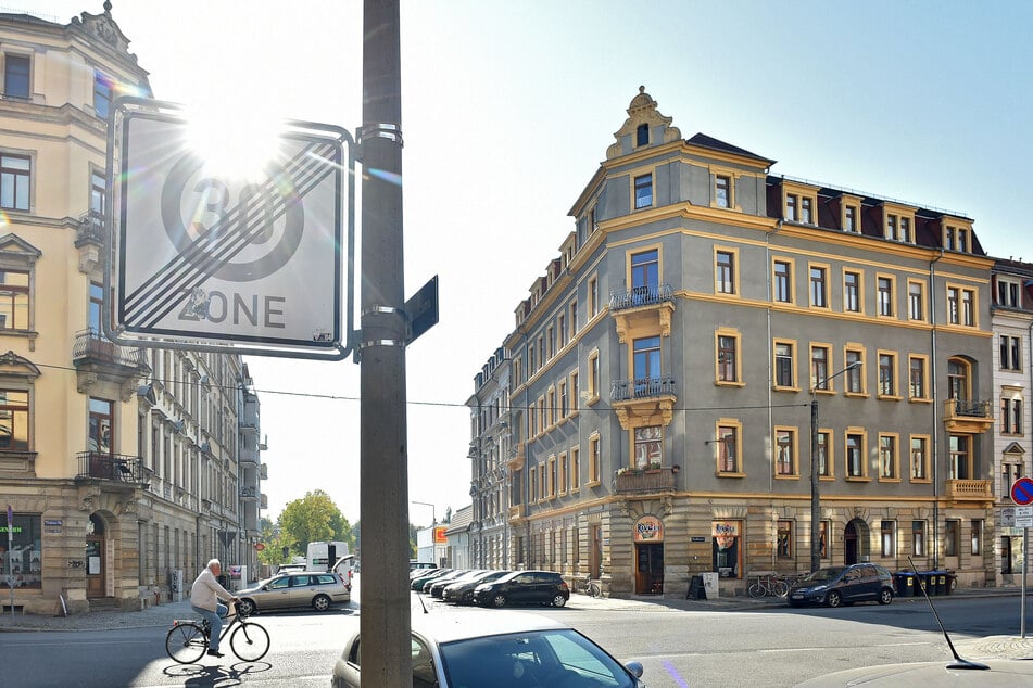 Brandstifter in der Dresdner Johannstadt: Auch in einem Hausflur eines Gebäudes auf der Hertelstraße schlug der Mann zu. (Archivfoto)