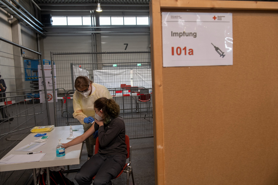 Das DRK probt bereits den Impf-Ablauf im baden-württembergischen Ulm.
