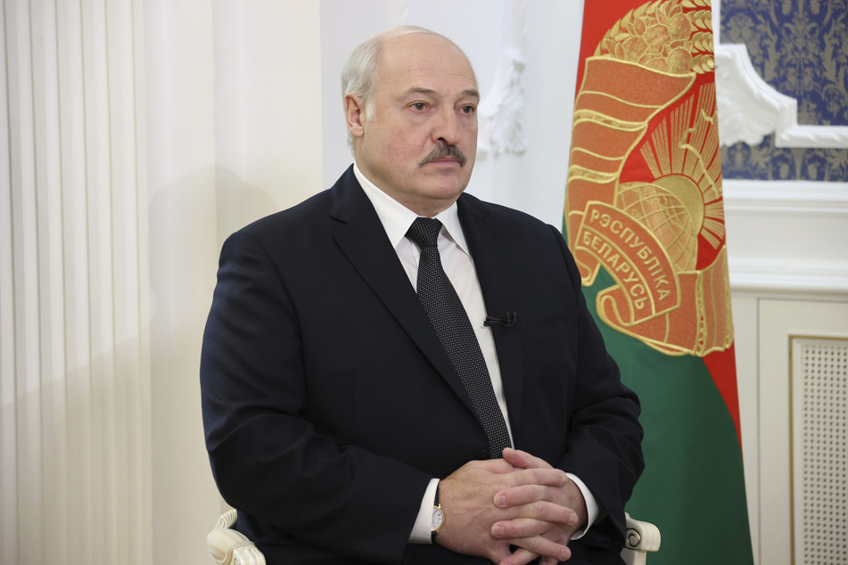 Alexander Lukaschenko (67), Präsident von Belarus, schleust immer mehr Flüchtlinge in die EU.