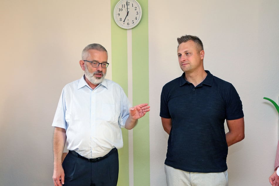 Nach 21 Jahren muss Bürgermeister Stefan Feustel (62, CDU, l.) das Rathaus in Wilkau-Haßlau für Wahlsieger Patrick Jusciak (38, WiHa) räumen.