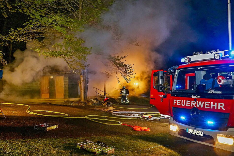 Stuttgart: Waldhütte brennt ab: 130.000 Euro Schaden!