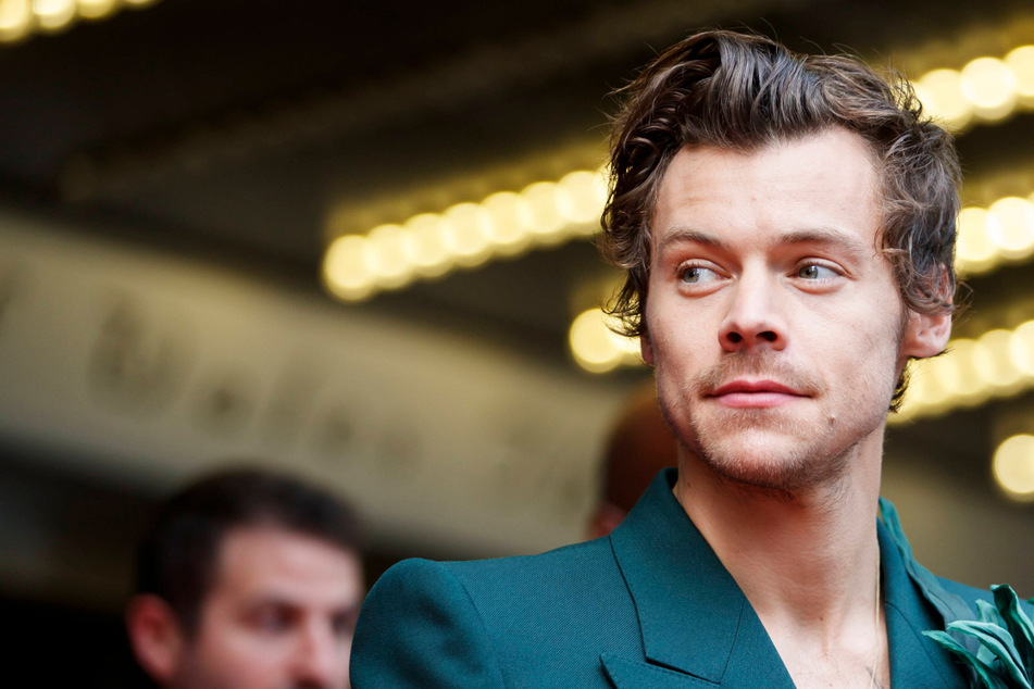 On Wednesday, Harry Styles dropped a new music video for his latest single Satellite.