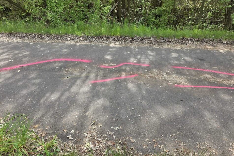 Über diese Stelle sind gleich mehrere Radfahrer gefahren und anschließend gestürzt.
