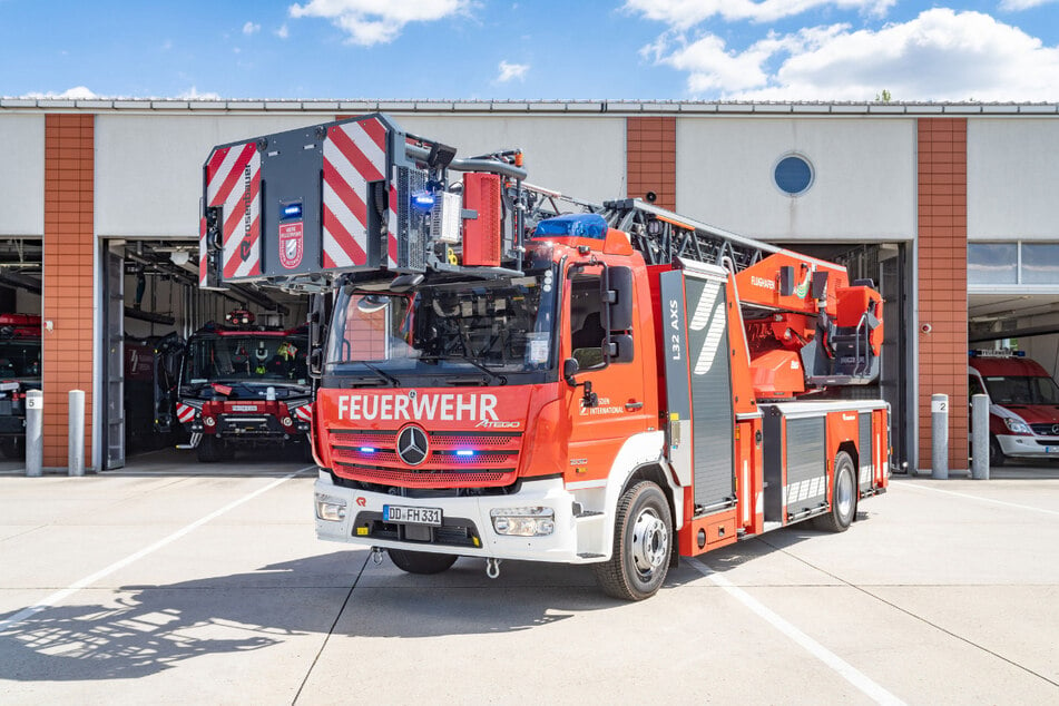 Am Dresdner Flughafen wird ein Einblick in die Flugzeug- und Winterdienstabfertigung sowie die Feuerwehrtechnik gewährt.