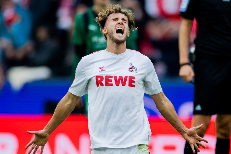 Frustriert über seinen Pfostenschuss: Luca Waldschmidt (27) beim 3:1-Sieg des FC gegen Borussia Mönchengladbach.