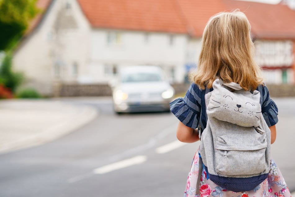 Dresden: Täter spricht in Dresden mehrere Kinder an und will sie mitnehmen: Jetzt sucht die Polizei nach ihm