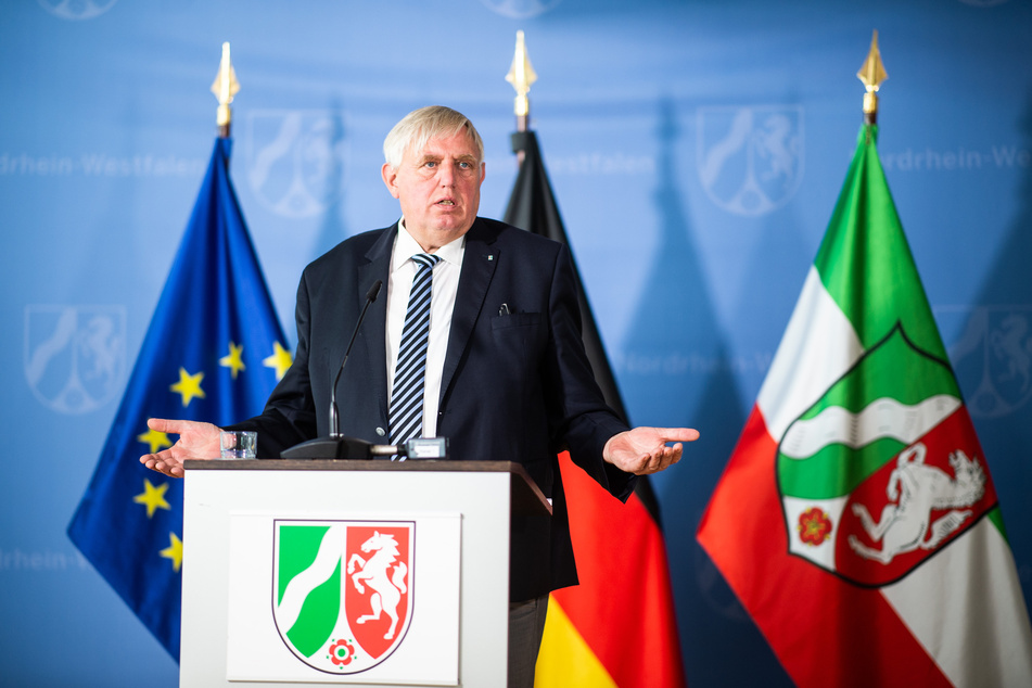 Gesundheitsminister Karl-Josef Laumann (64, CDU) geht davon aus, dass Dritt-Impfungen gegen das Coronavirus kommen werden.