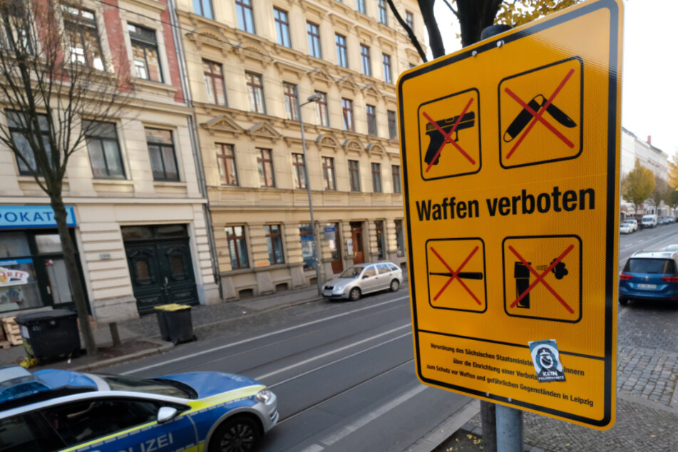 In Leipzig existiert bereits eine Waffenverbotszone im Bereich der Eisenbahnstraße. Nun soll auch ein Waffenverbot für den Bereich des Riebeckplatzes in Halle eingerichtet werden.
