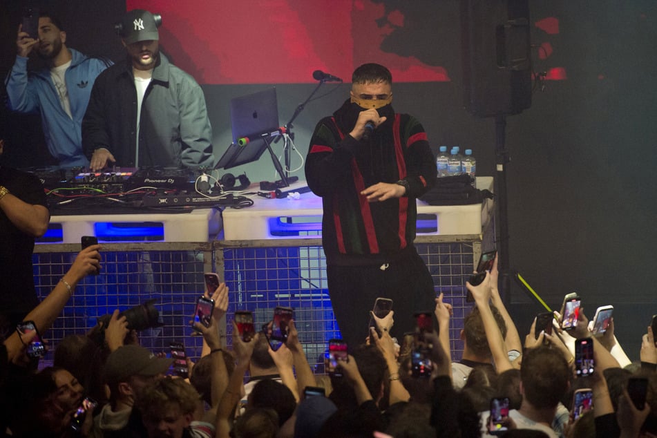 Bei einem Konzert in Osnabrück sagte Haftbefehl seinen Fans, dass er nun clean sei.