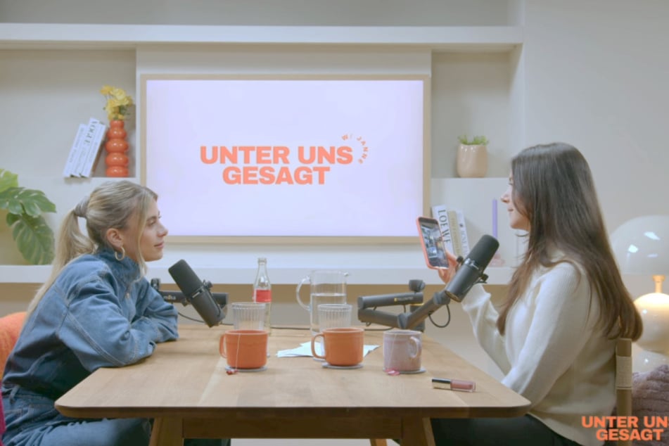 Zusammen mit Gastgeberin Janne Rust hat Romina Palm (l.) über ihre kleine Familie gesprochen.