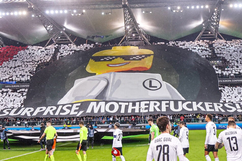 Kreative Rache im Europapokal: Fans verhöhnen UEFA!