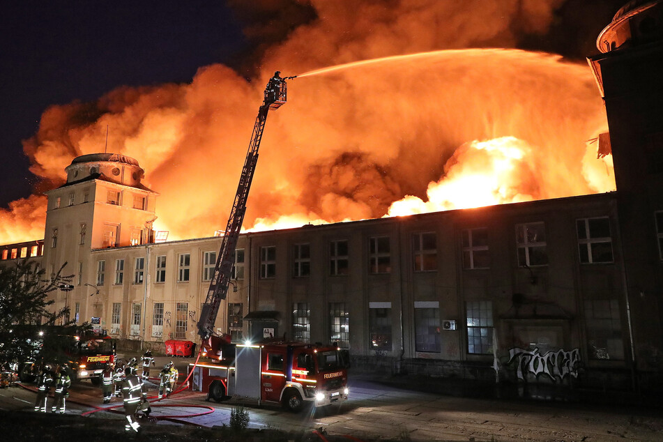 Am 24. Juni kämpften mehr als 100 Floriansjünger gegen ein Großfeuer im Industriegelände an.
