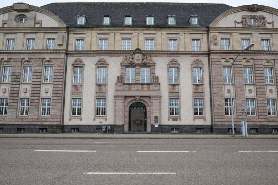Nach seiner Verurteilung war der Mann aus einem Fenster des Landgerichts Saarbrücken entkommen. (Archivbild)