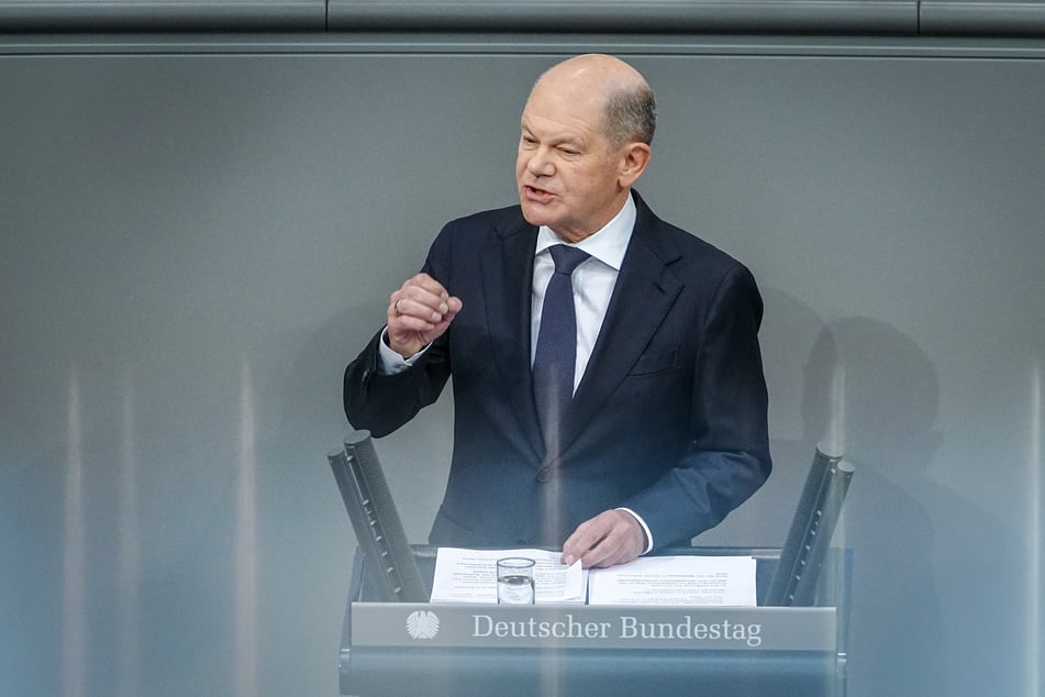 Bundeskanzler Olaf Scholz (66, SPD) am Dienstagmorgen in Bundestag.