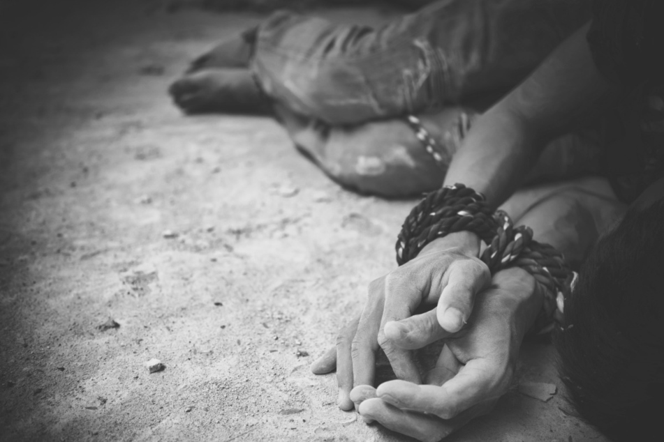 Mann (†28) verstößt gegen Corona-Regel: Zur Strafe muss er 300 Kniebeugen machen und stirbt