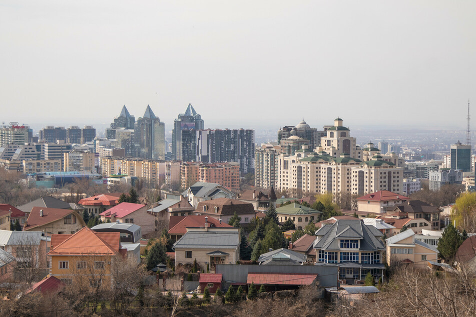 In der Stadt Almaty in Kasachstan wurden am Montag fünf Menschen erschossen. Die Wohnung des Tatverdächtigen sollte zwangsgeräumt werden.
