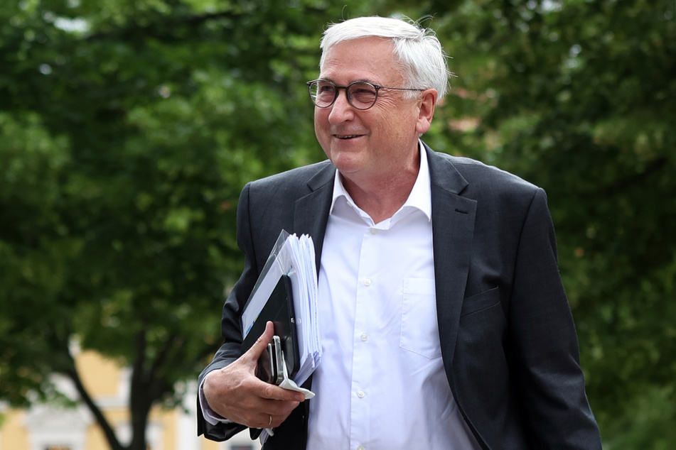 Michael Richter (67, CDU), Sachsen-Anhalts Minister der Finanzen und Minister für Inneres und Sport, stellte Lockerungen für Sportveranstaltungen in Aussicht.