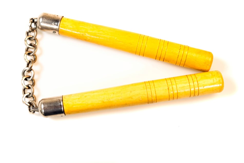 Die Bundespolizei stellte das Nunchaku, das in Deutschland unter das Waffengesetz fällt, sicher. (Symbolbild)