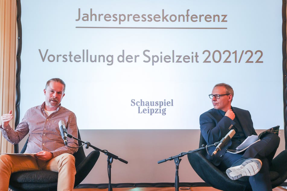 Chefdramaturg Torsten Buß (li.) und Intendant Enrico Lübbe sprechen über das Programm für die kommende Spielzeit.