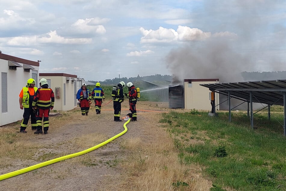In einem Solarpark in Sachsen-Anhalt war ein Brand ausgebrochen.