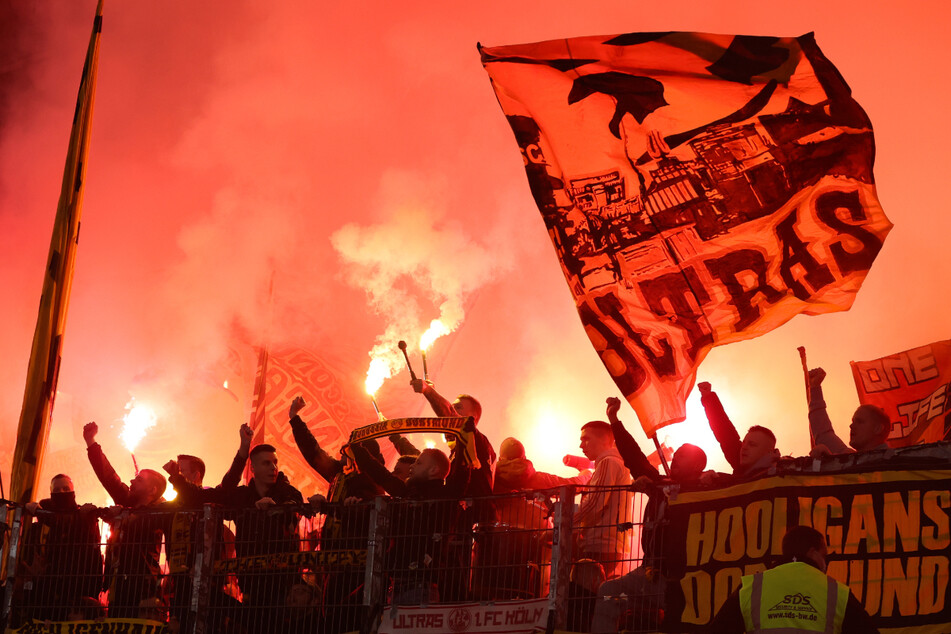 BVB-Fans zündelten im Gästeblock.