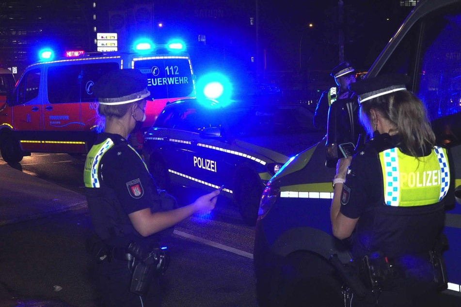 Die Polizei fand das Opfer auf dem Gehweh.