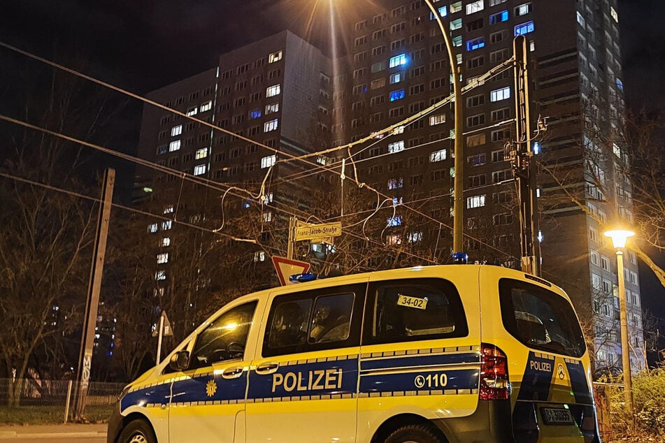 Berlin: Feuerwehreinsatz in Fennpful: Mensch muss reanimiert werden