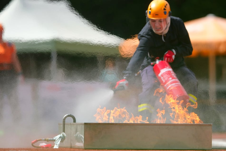 Leipzig: Wer löscht am schnellsten? Feuerwehrleute wetteifern bei Deutscher Meisterschaft in Sachsen
