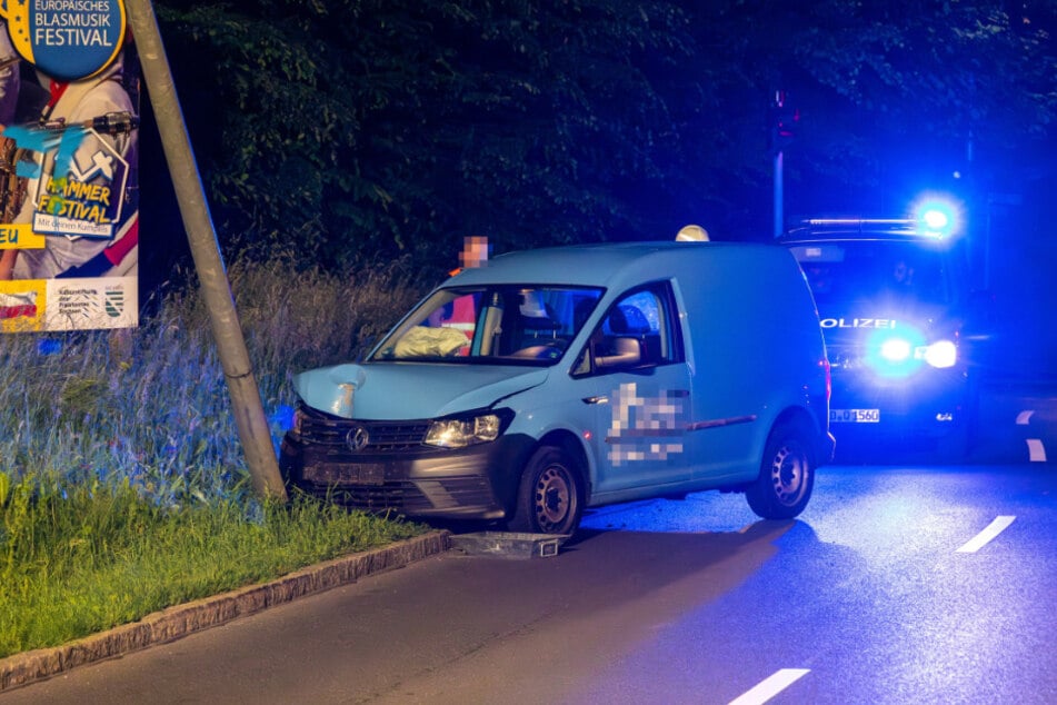 Der VW war nach dem Unfall nicht mehr fahrbereit.