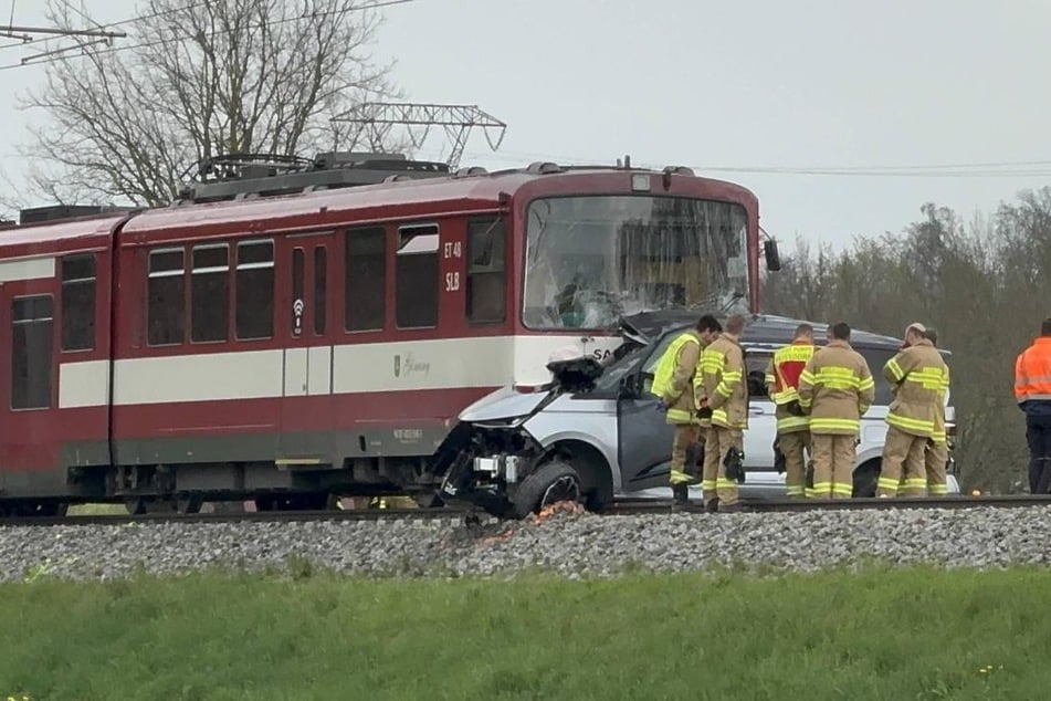 Das Wrack lässt erahnen, wie heftig der Zusammenstoß gewesen sein muss.