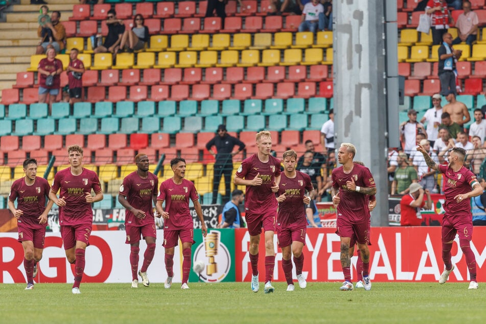 Der FC Augsburg münzt seine Überlegenheit endlich in den Ausgleichstreffer um.