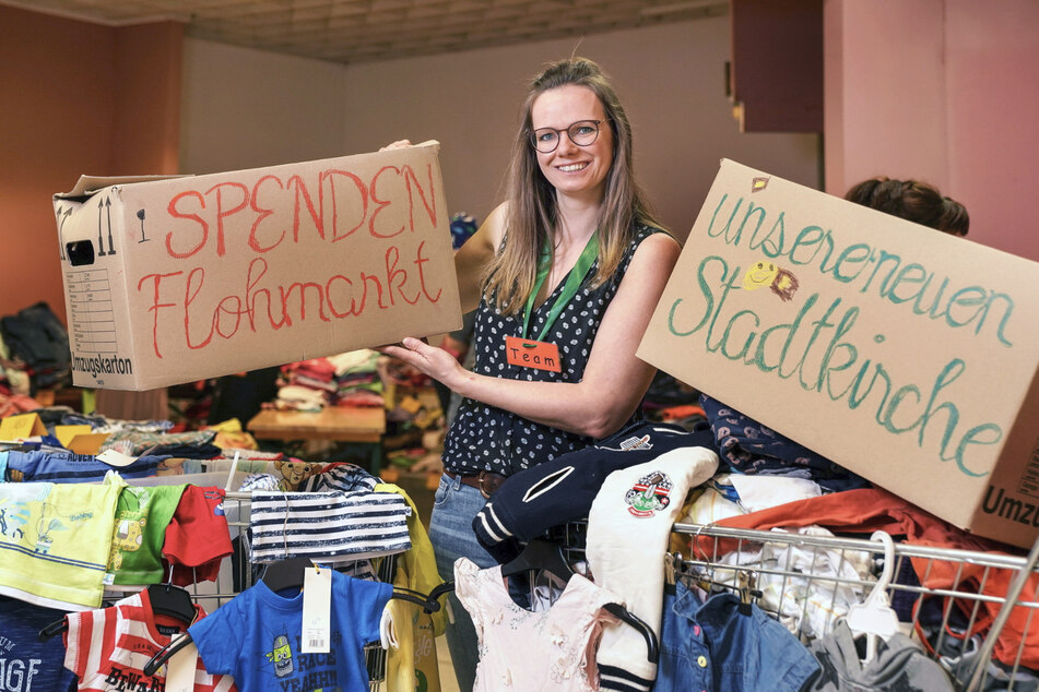Nadine Höckendorff (37) organisierte einen dreitägigen Flohmarkt für Kindersachen. Alle Einnahmen gehen ans Spendenkonto für den Wiederaufbau der Stadtkirche.