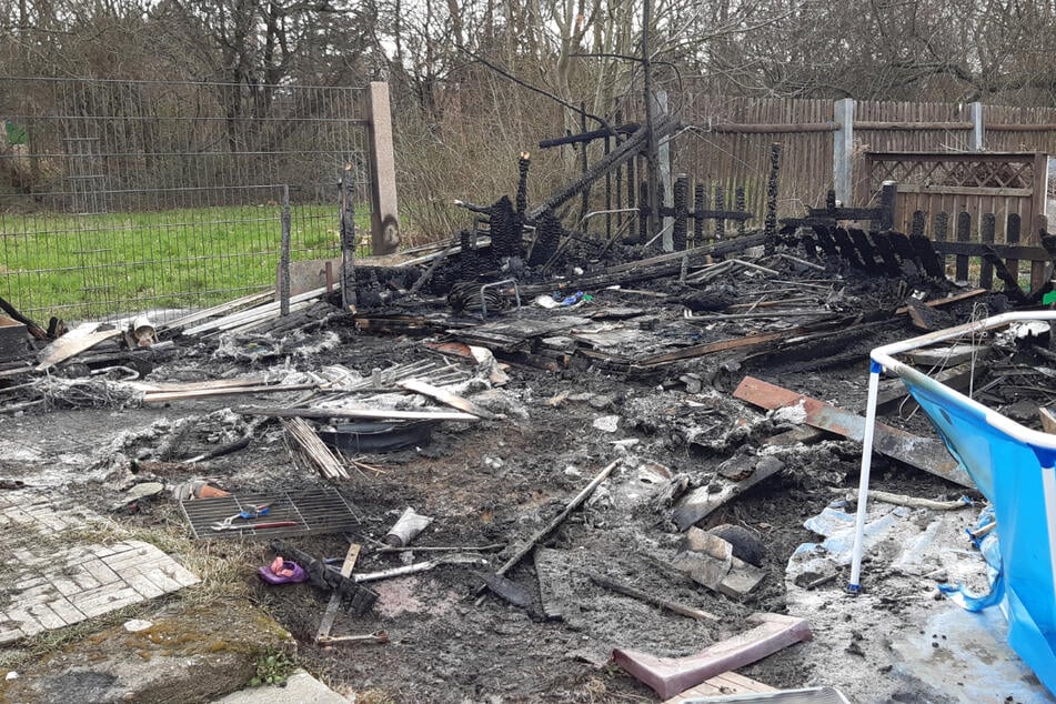 Leipzig: Nur noch Schutt und Asche: Gartenhaus brennt im Leipziger Osten nieder
