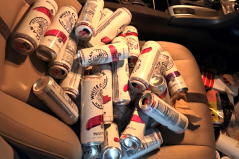 Da hatte jemand Durst. Diese Bierdosen stapelten sich im Honda Civic.