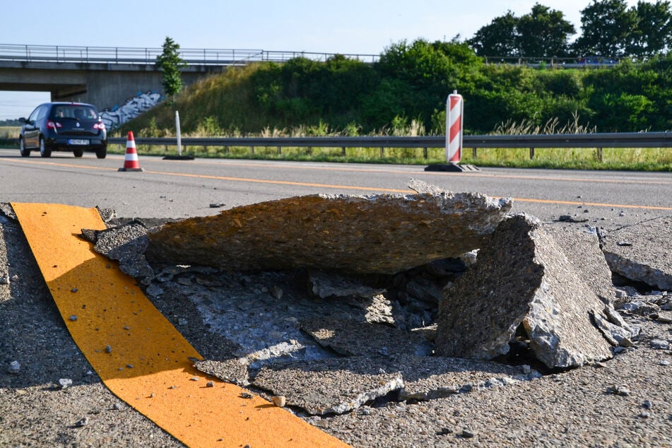 "Blow up" auf der Autobahn: Aufgrund der Hitze können Betonfahrbahnen aufbrechen. (Archivfoto)