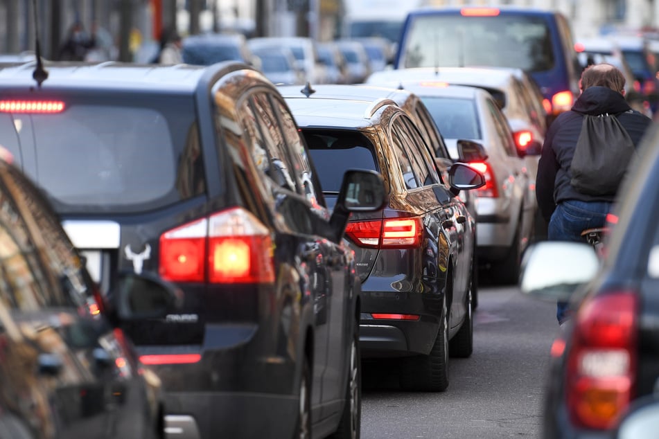 In Dresden bewegen sich Autofahrer durchschnittlich etwas schneller, als in Leipzig. (Symbolbild)