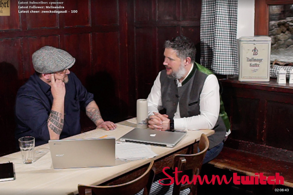 Im Format "StammTwitch" unterhalten sich Inhaber Muk Röhrl (r.) und sein Koch Christoph Hauser über verschiedene Themen.