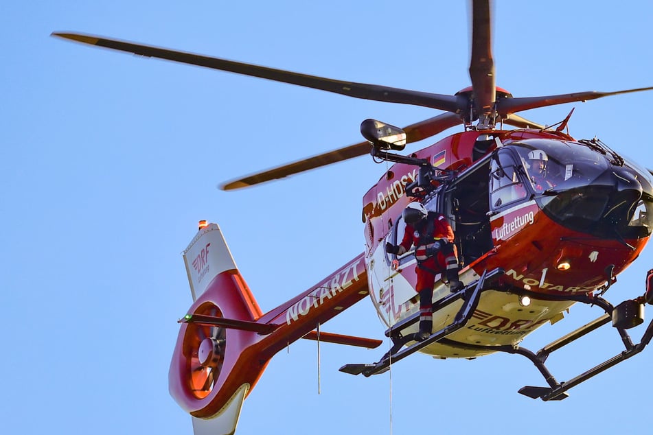 Rentner übersieht Kind beim Spielen: Rettungshubschrauber im Einsatz